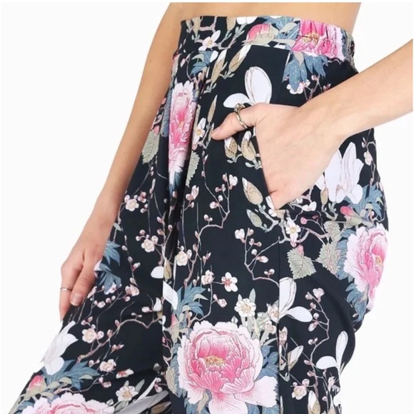 Blackmilk Koson Flowers Lounge Pants - Picture 5 of 5